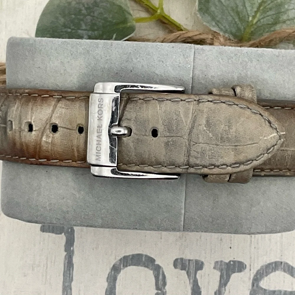 Michael Kors Sawyer Gray Leather Women’s watch all stainless‎ steel 251509 used